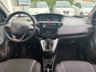 Lancia Ypsilon 1.2 69 CV 5 porte Platinum (12)