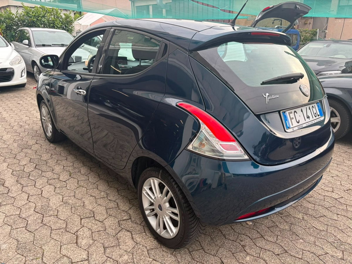 Lancia Ypsilon 1.2 69 CV 5 porte Platinum (6)