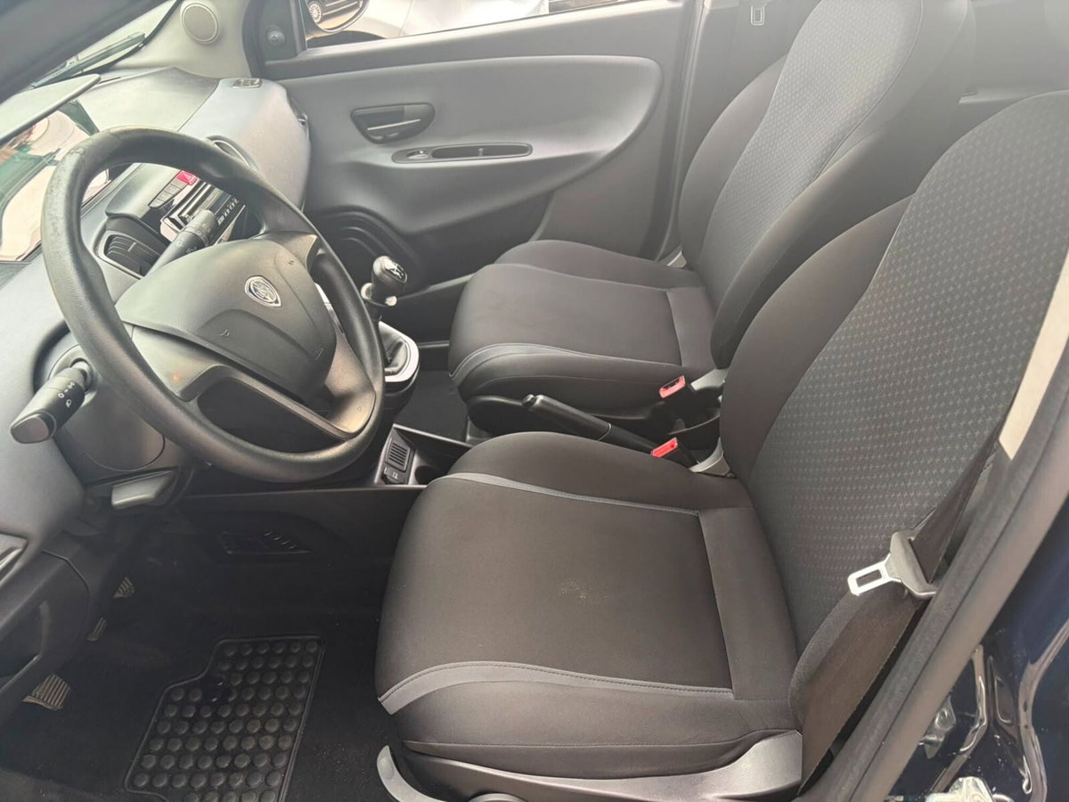 Lancia Ypsilon 1.2 69 CV 5 porte Platinum (7)