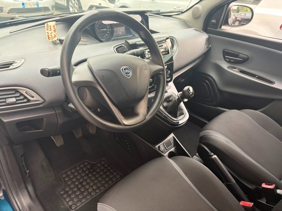 Lancia Ypsilon 1.2 69 CV 5 porte Platinum (8)