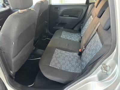 Ford Fiesta 1.2 16V 5p. Ambiente (12)