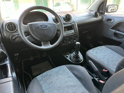 Ford Fiesta 1.2 16V 5p. Ambiente (13)