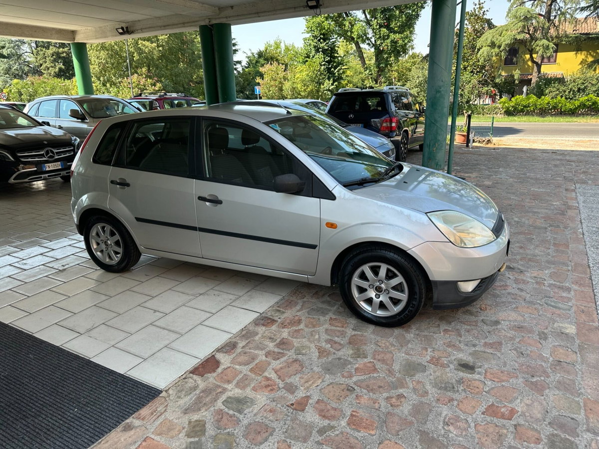 Ford Fiesta 1.2 16V 5p. Ambiente (4)