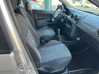 Ford Fiesta 1.2 16V 5p. Ambiente (5)