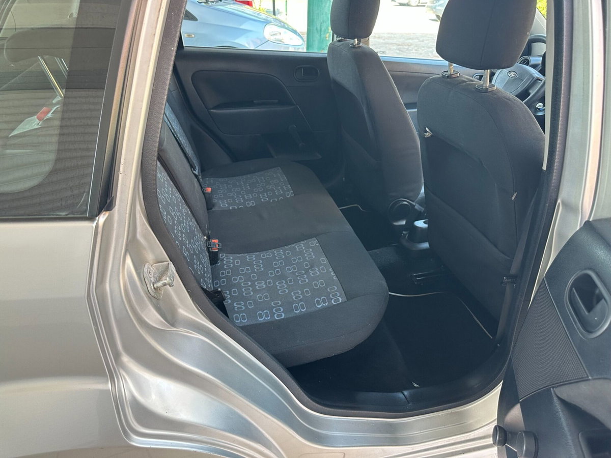 Ford Fiesta 1.2 16V 5p. Ambiente (6)