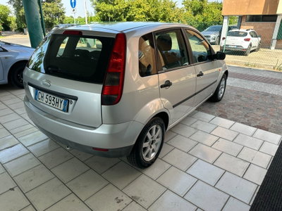 Ford Fiesta 1.2 16V 5p. Ambiente (7)