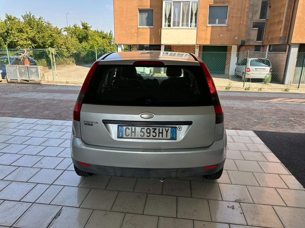 Ford Fiesta 1.2 16V 5p. Ambiente (8)