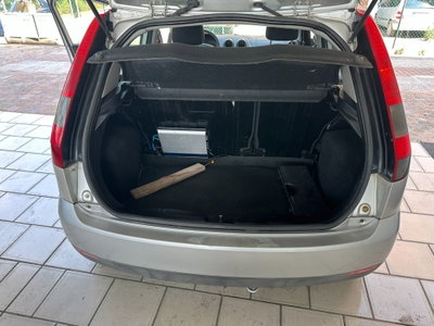 Ford Fiesta 1.2 16V 5p. Ambiente (9)