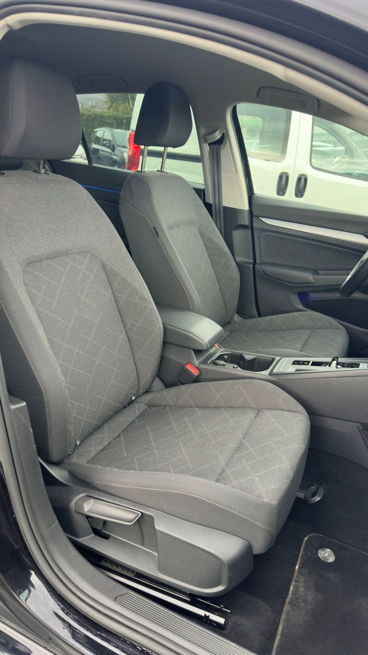 Volkswagen Golf 2.0 TDI DSG SCR Life (11)