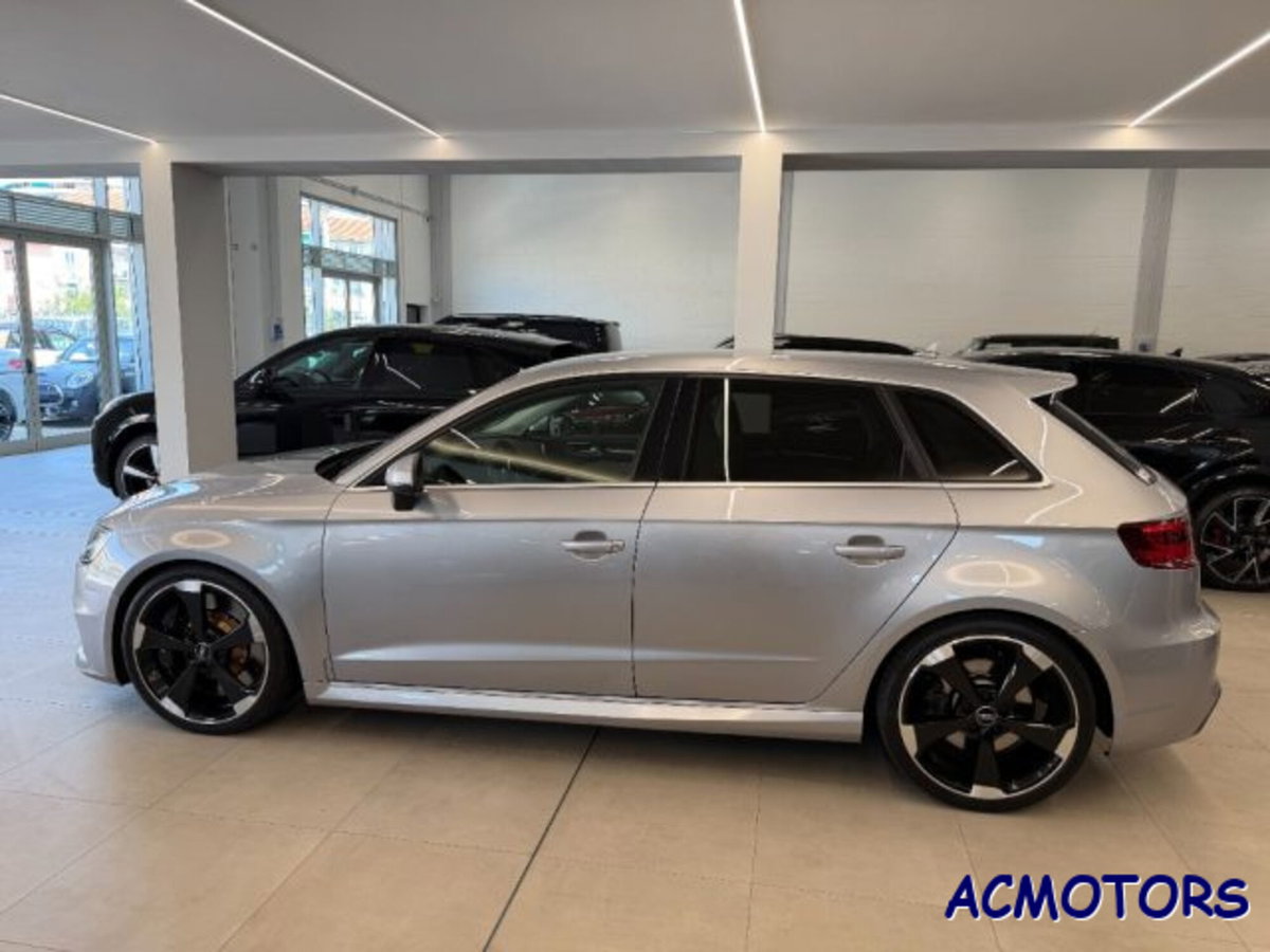 Audi RS 3 Sportback 3 2.5 TFSI quattro S tronic (2)
