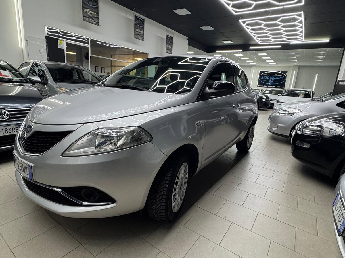 Lancia Ypsilon 0.9 TwinAir 85 CV 5 porte Metano Ecochic Platinum