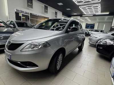 Lancia Ypsilon 0.9 TwinAir 85 CV 5 porte Metano Ecochic Platinum usata