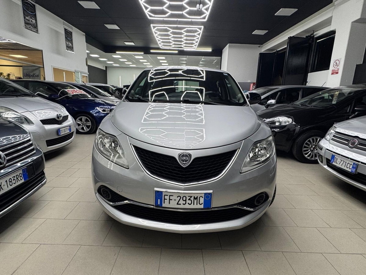 Lancia Ypsilon 0.9 TwinAir 85 CV 5 porte Metano Ecochic Platinum (2)