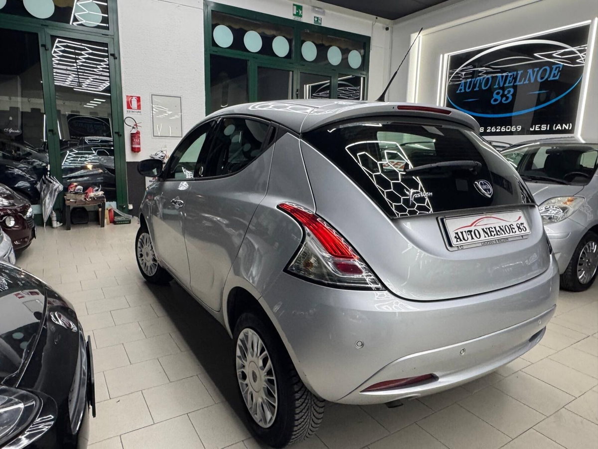 Lancia Ypsilon 0.9 TwinAir 85 CV 5 porte Metano Ecochic Platinum (3)