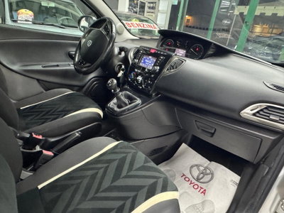Lancia Ypsilon 0.9 TwinAir 85 CV 5 porte Metano Ecochic Platinum (6)
