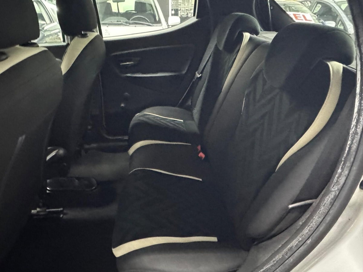 Lancia Ypsilon 0.9 TwinAir 85 CV 5 porte Metano Ecochic Platinum (8)