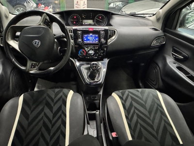 Lancia Ypsilon 0.9 TwinAir 85 CV 5 porte Metano Ecochic Platinum (9)