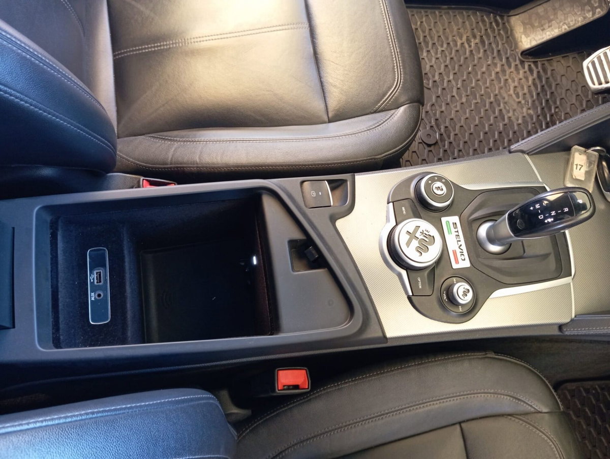 Alfa Romeo Stelvio Stelvio 2.2 Turbodiesel 210 CV AT8 Q4 Veloce (18)