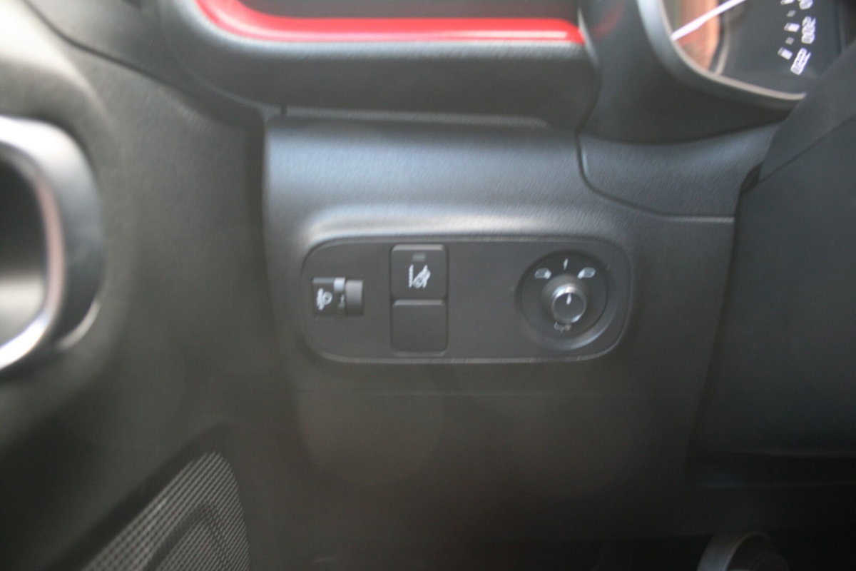 Citroen C3 BlueHDi 100 S&S Shine (13)