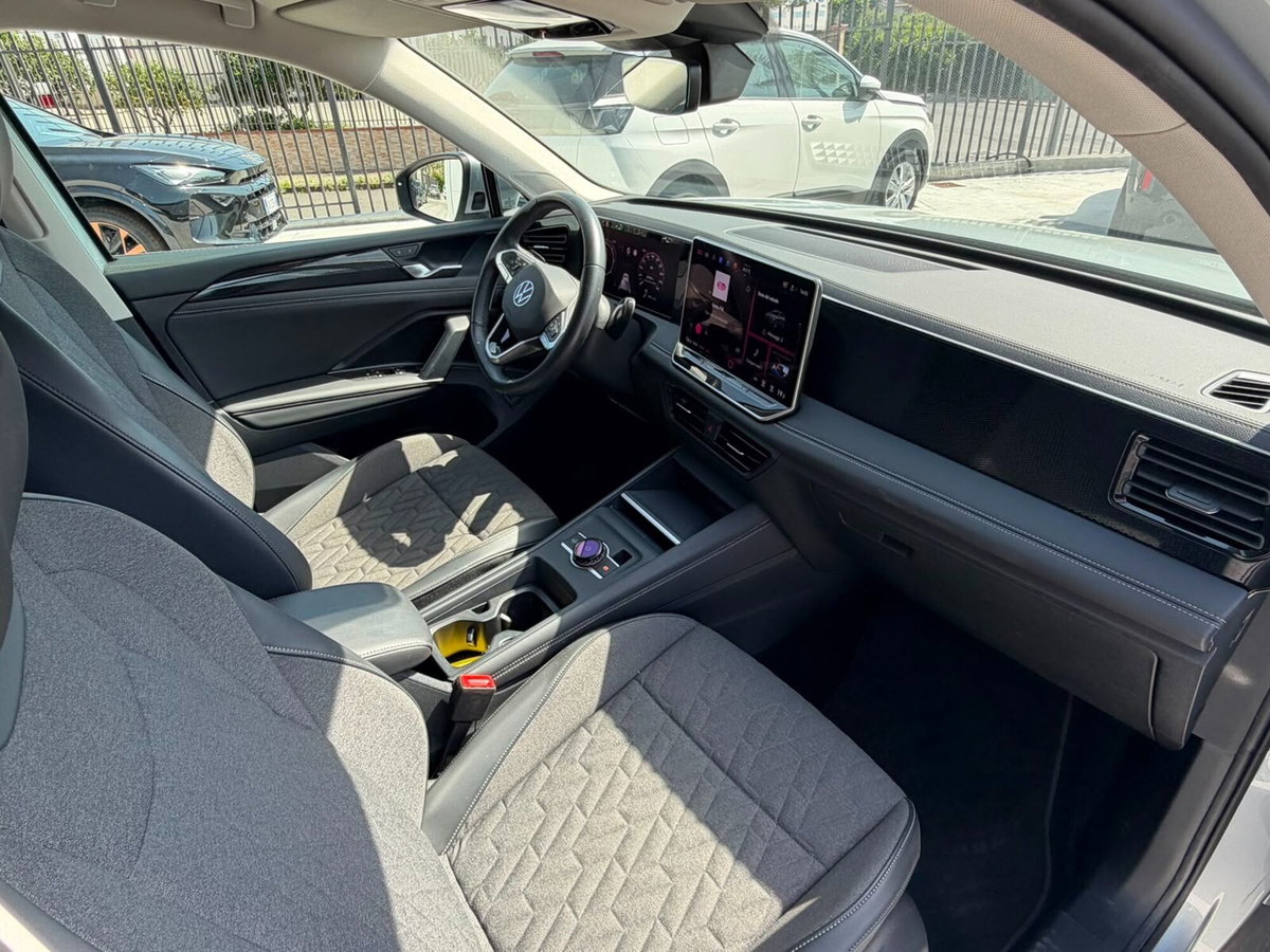 Volkswagen Tiguan 2.0 tdi Edition 20 150cv dsg (9)