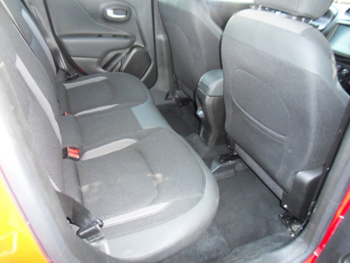 Jeep Renegade 1.3 T4 190CV PHEV 4xe AT6 Limited (15)