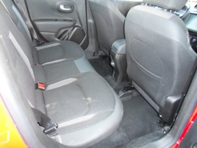 Jeep Renegade 1.3 T4 190CV PHEV 4xe AT6 Limited (15)