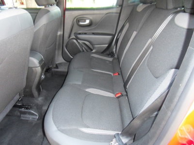 Jeep Renegade 1.3 T4 190CV PHEV 4xe AT6 Limited (9)