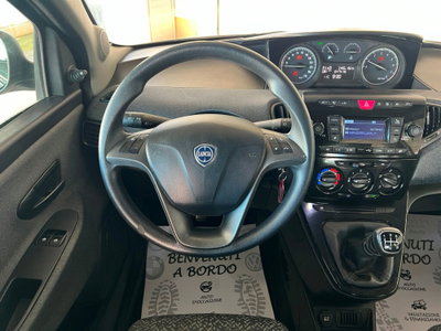 Lancia Ypsilon 1.2 69 CV 5 porte Platinum (10)
