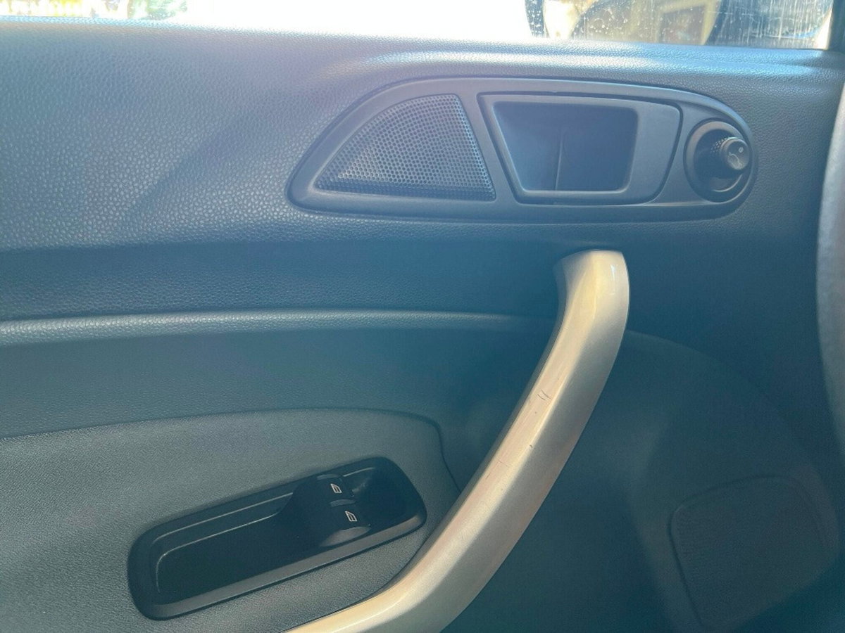 Ford Fiesta 1.4 5 porte Bz.- GPL Titanium (16)