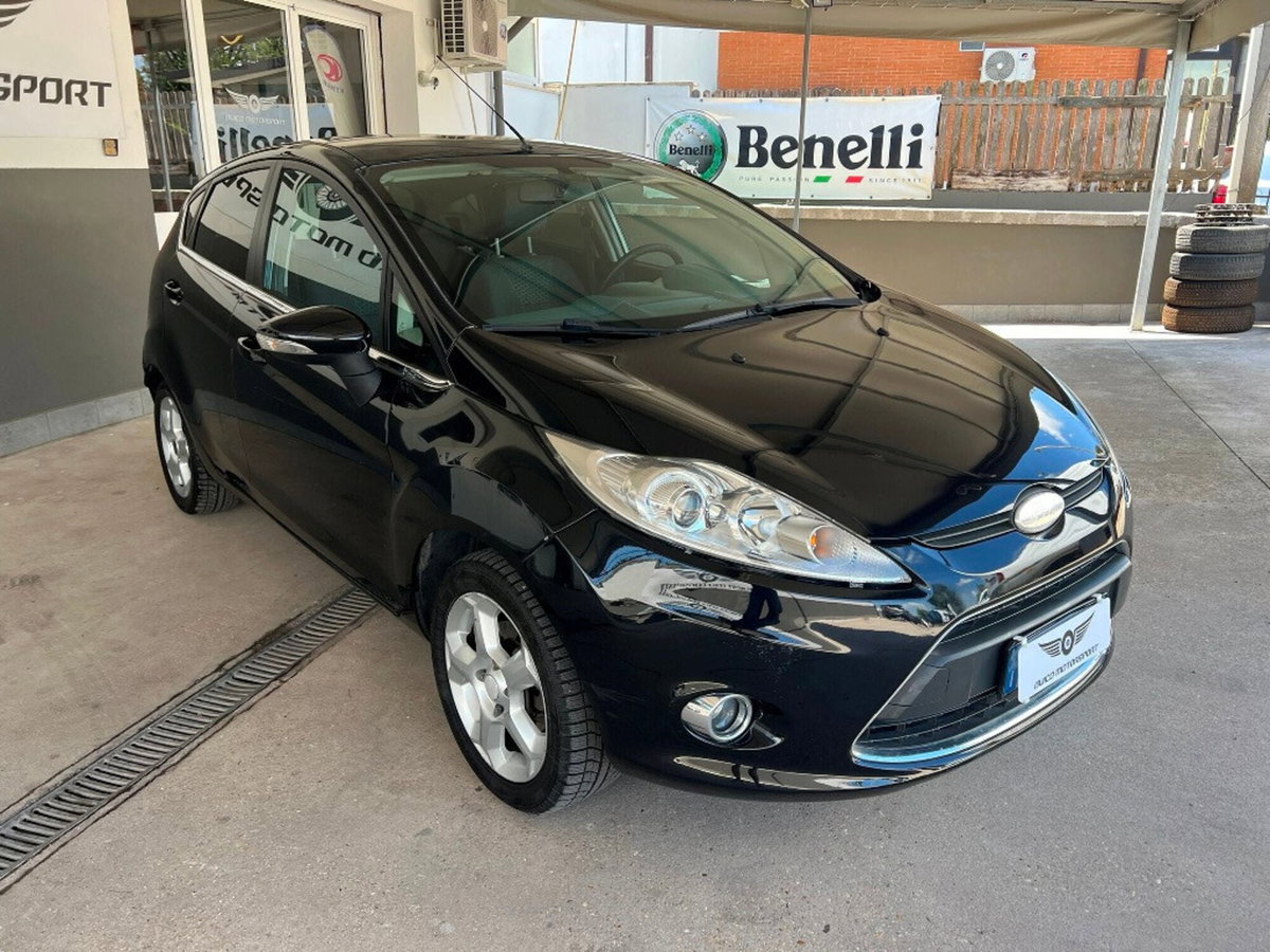 Ford Fiesta 1.4 5 porte Bz.- GPL Titanium (2)