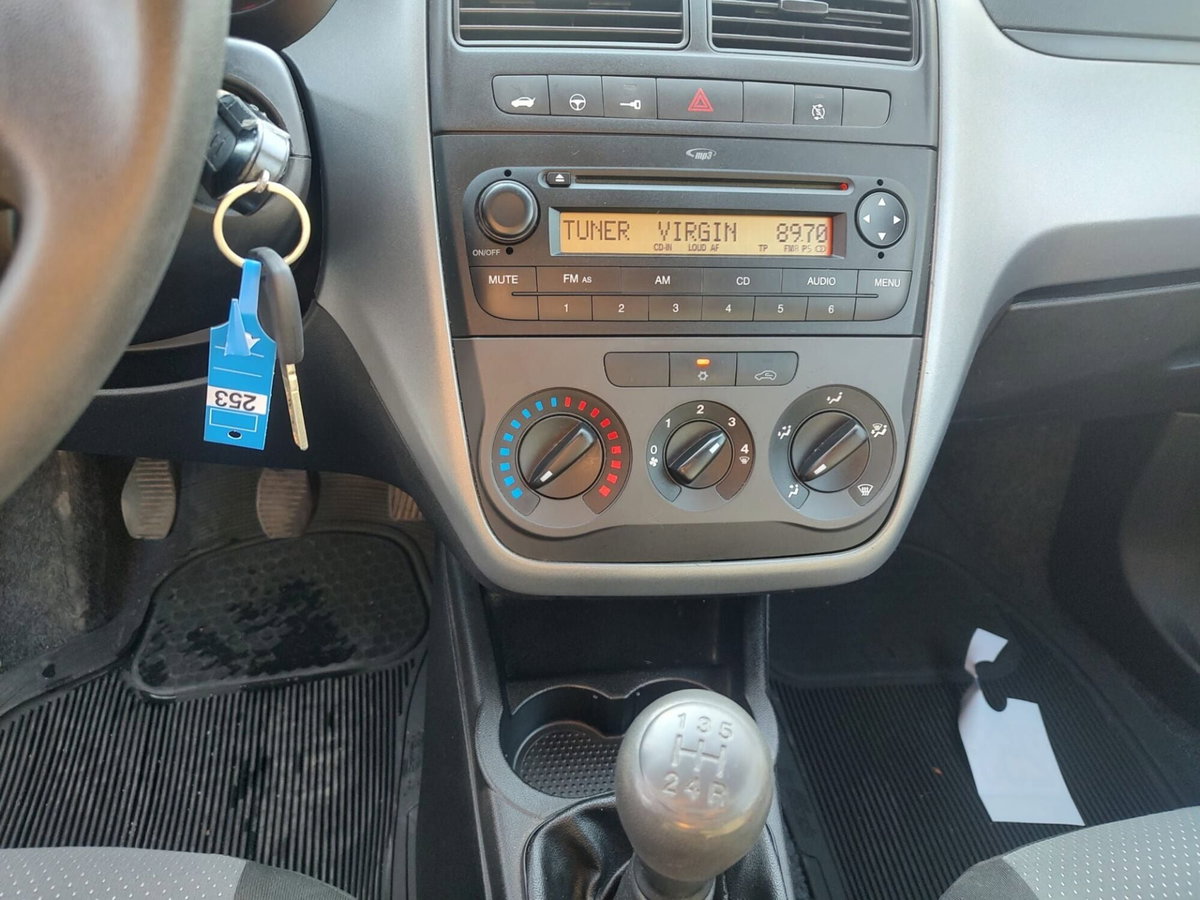 Fiat Grande Punto 1.3 MJT 75 CV 3 porte (15)