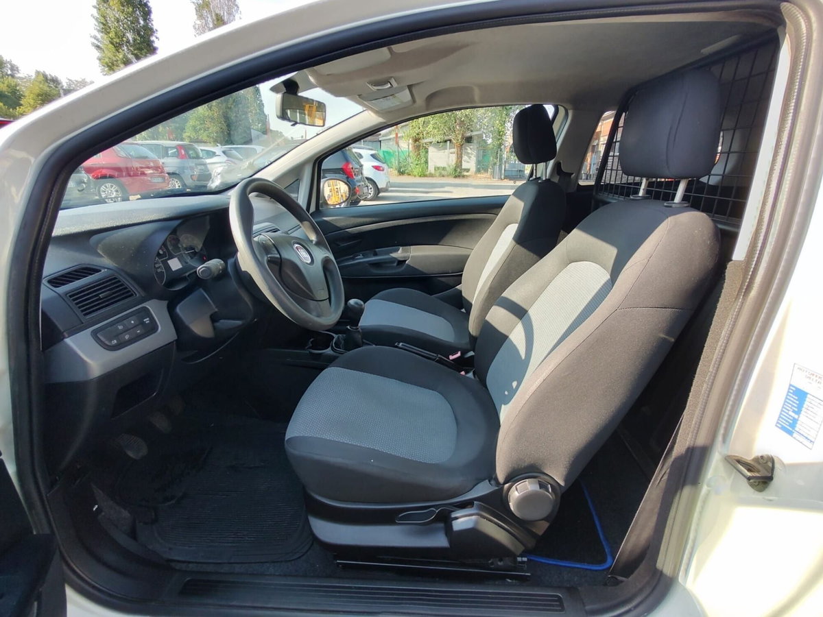 Fiat Grande Punto 1.3 MJT 75 CV 3 porte (17)