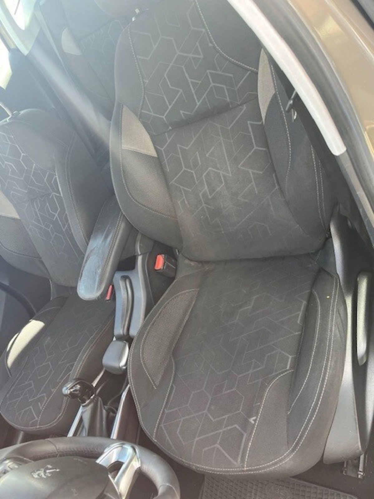 Peugeot 2008 HDi 68CV Active (10)