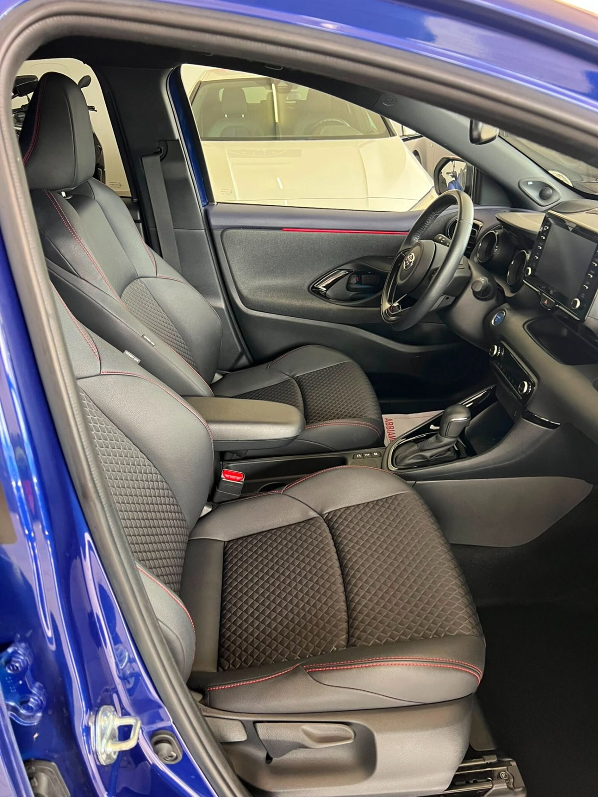 Toyota Yaris 1.5 Hybrid 5 porte Energy (11)