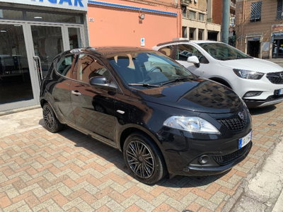 Lancia Ypsilon 1.0 FireFly 5 porte S&S Hybrid Ecochic Silver (3)