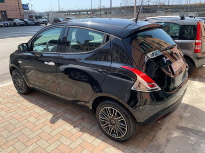 Lancia Ypsilon 1.0 FireFly 5 porte S&S Hybrid Ecochic Silver (6)
