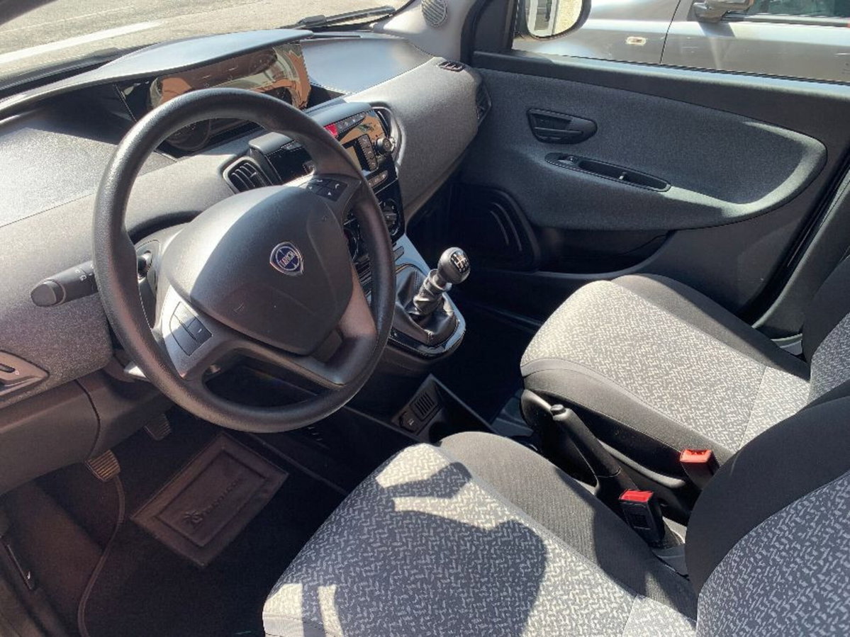 Lancia Ypsilon 1.0 FireFly 5 porte S&S Hybrid Ecochic Silver (7)