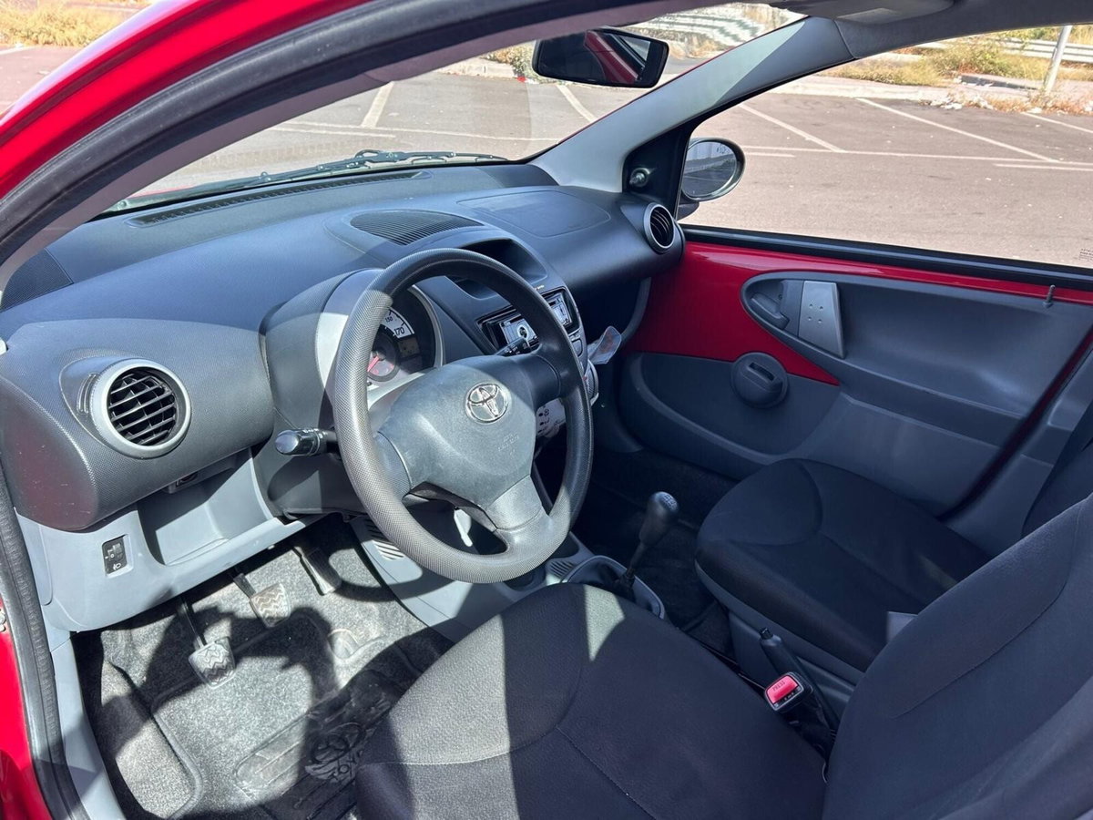 Toyota Aygo 1.0 12V VVT-i 5 porte (10)
