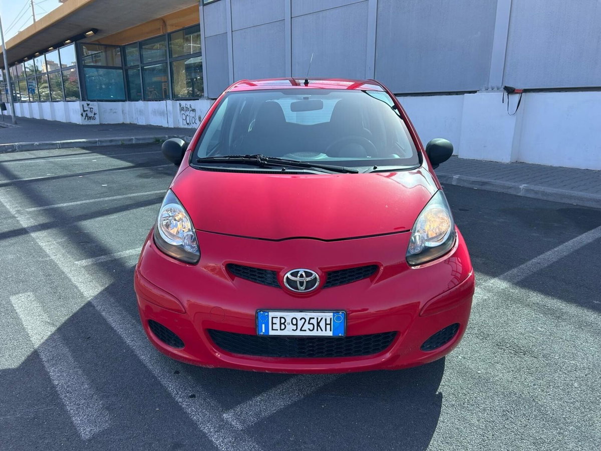 Toyota Aygo 1.0 12V VVT-i 5 porte (2)