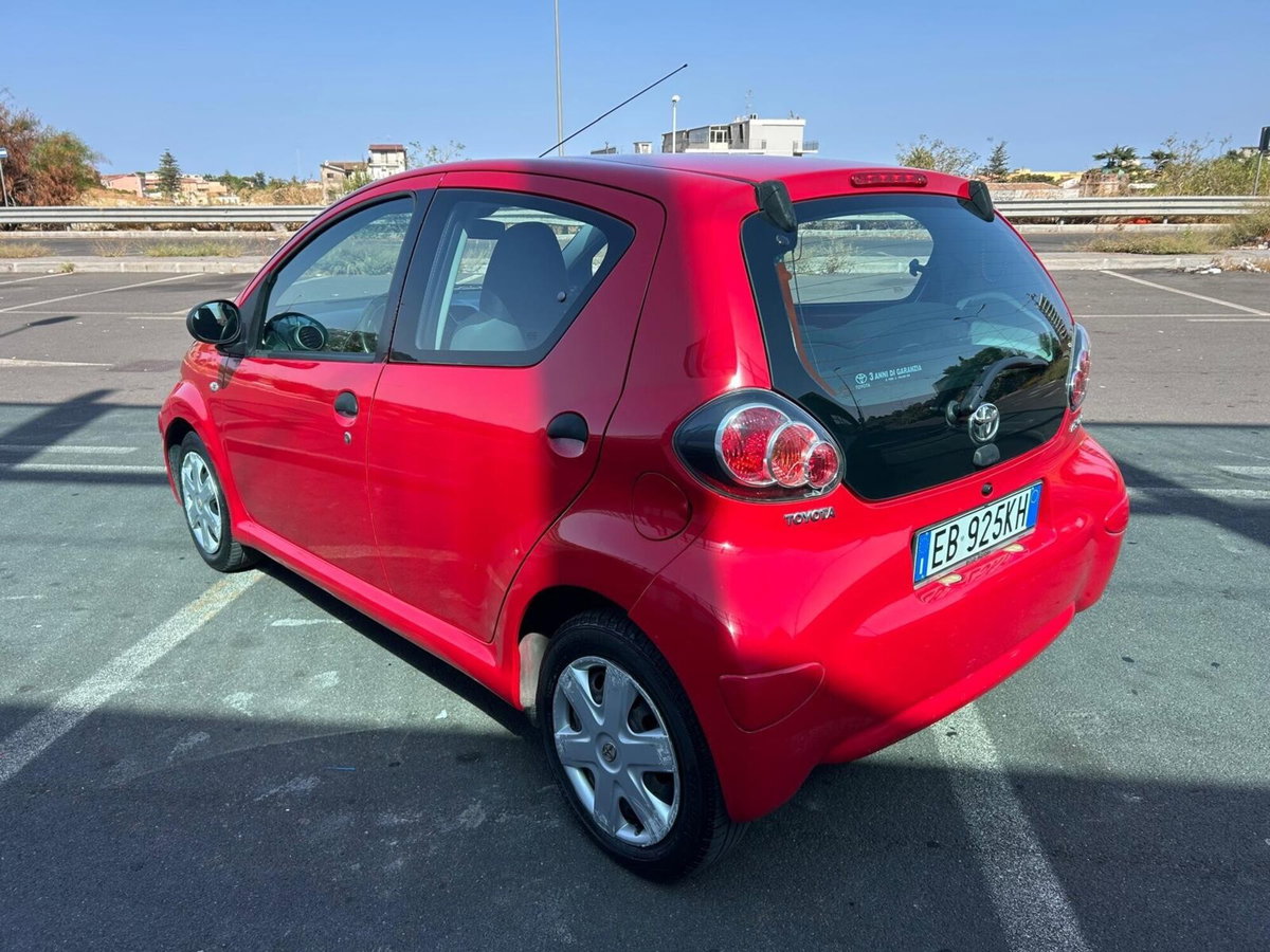 Toyota Aygo 1.0 12V VVT-i 5 porte (7)