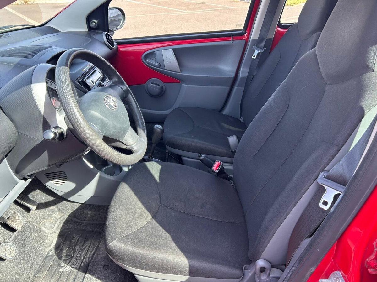 Toyota Aygo 1.0 12V VVT-i 5 porte (9)