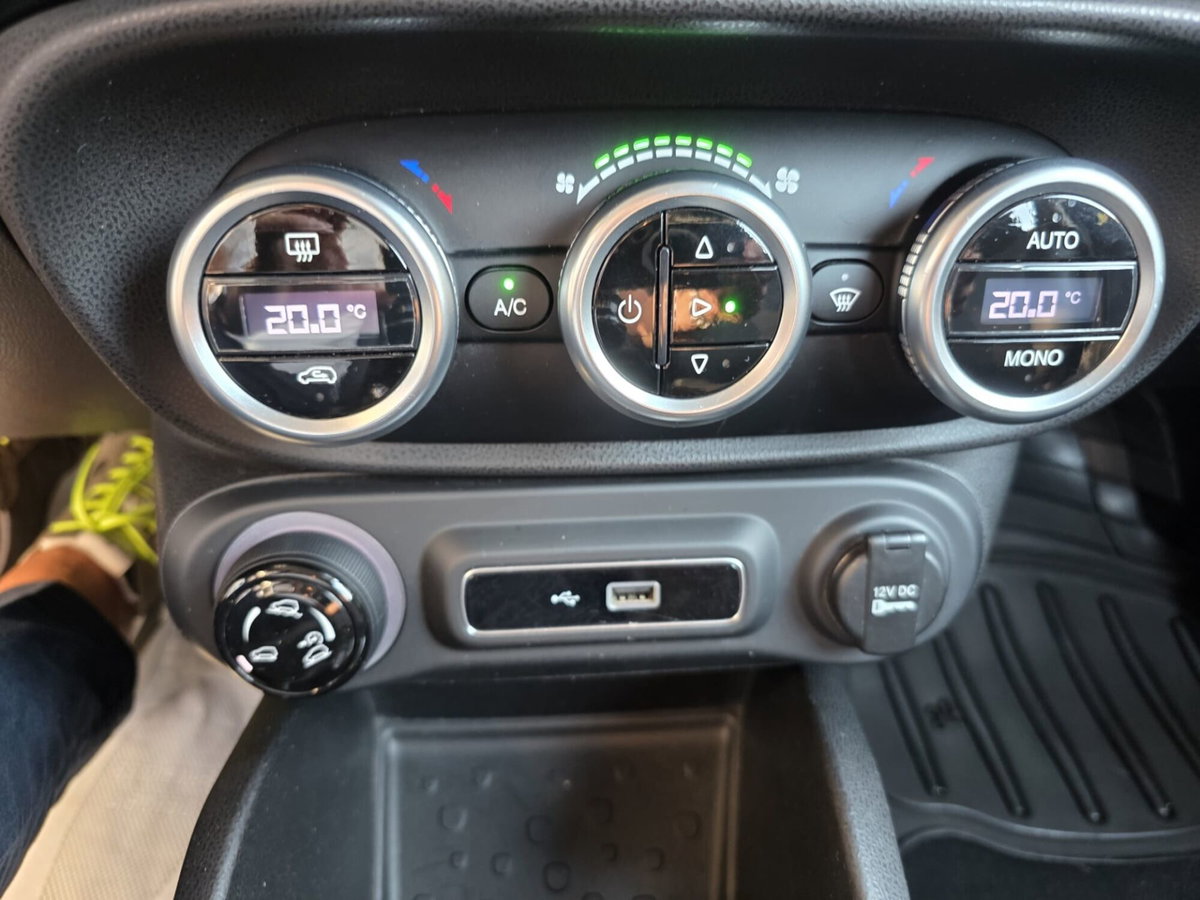 Fiat 500L 1.6 Multijet 120 CV Urban (16)