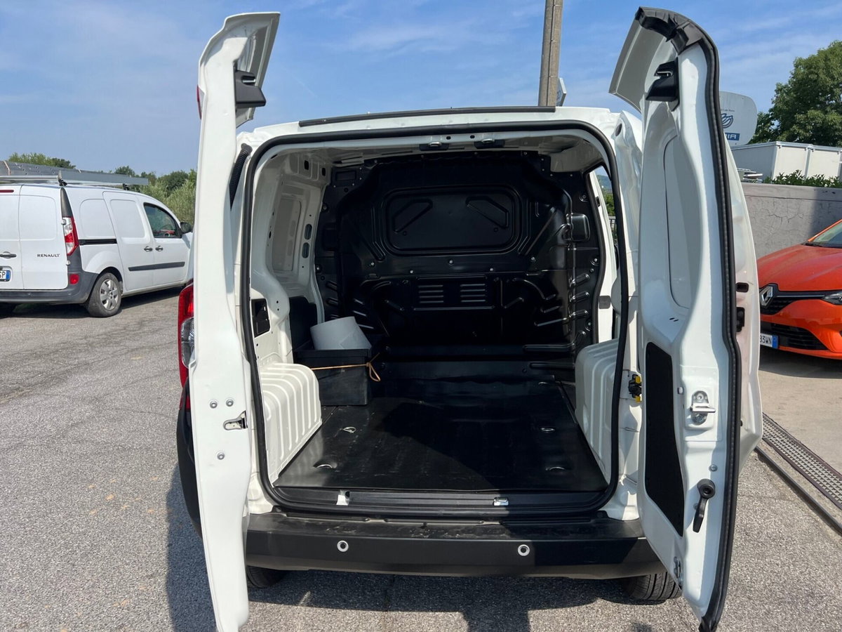 Fiat Fiorino Furgone cargo 1.3 mjt 95cv Adventure (6)