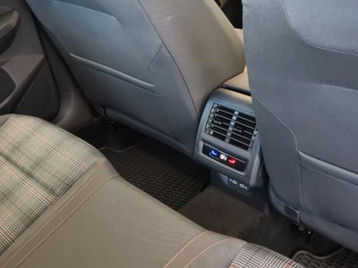 Volkswagen Golf 2.0 TSI GTI DSG (14)