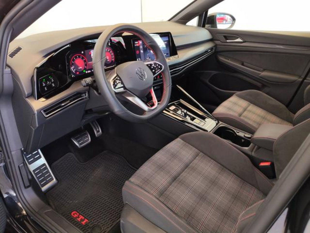 Volkswagen Golf 2.0 TSI GTI DSG (2)