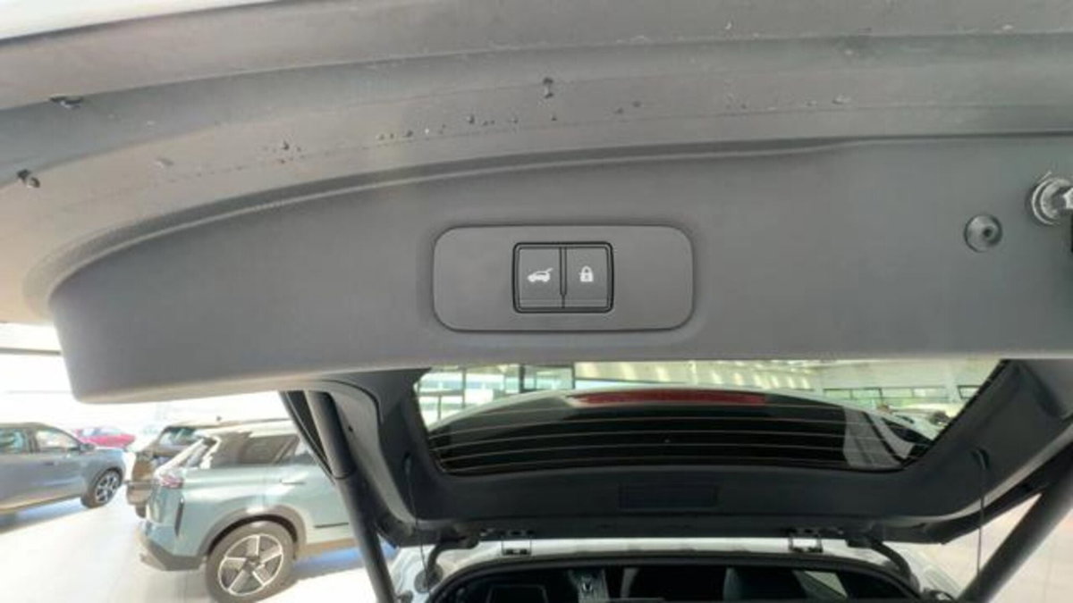 Nissan Qashqai 1.3 mhev Tekna 2wd 158cv (12)