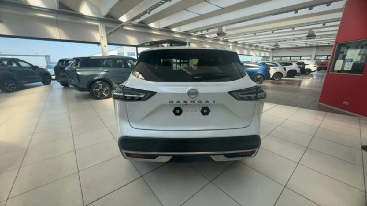 Nissan Qashqai 1.3 mhev Tekna 2wd 158cv (5)