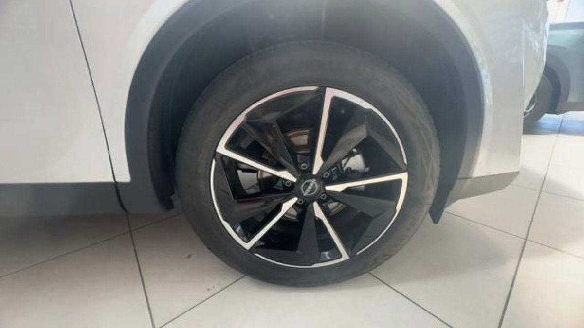 Nissan Qashqai 1.3 mhev Tekna 2wd 158cv (9)