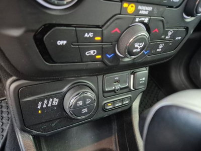 Jeep Renegade 1.3 T4 190CV PHEV 4xe AT6 Upland (11)