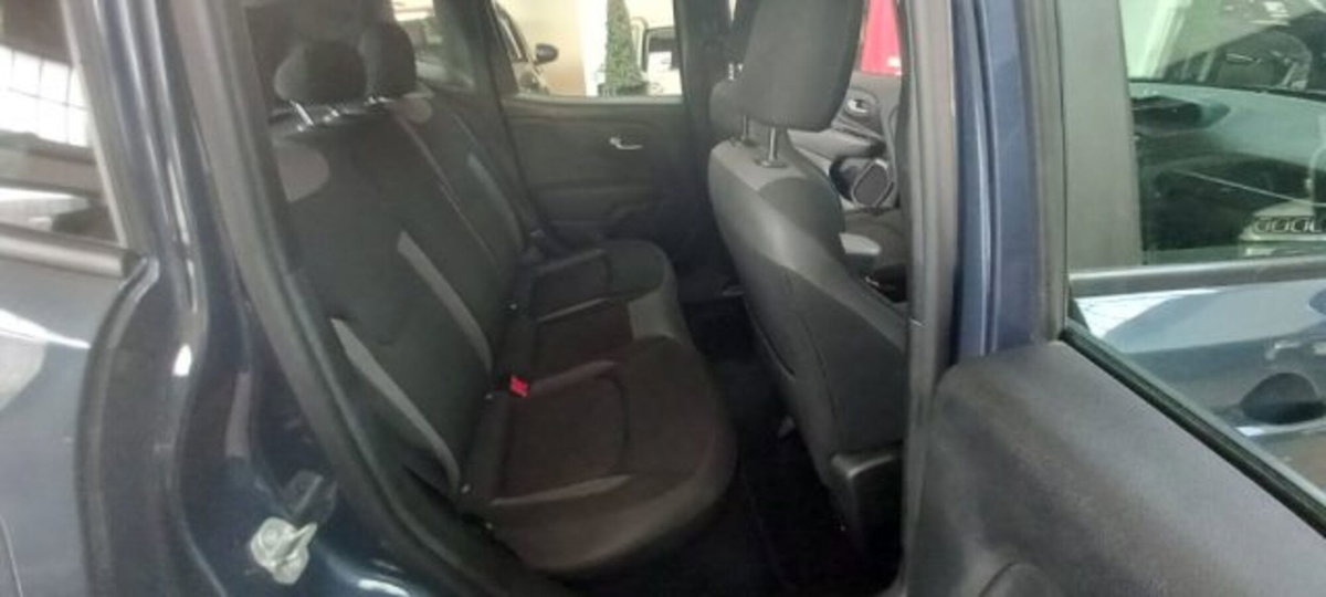 Jeep Renegade 1.3 T4 190CV PHEV 4xe AT6 Limited (9)